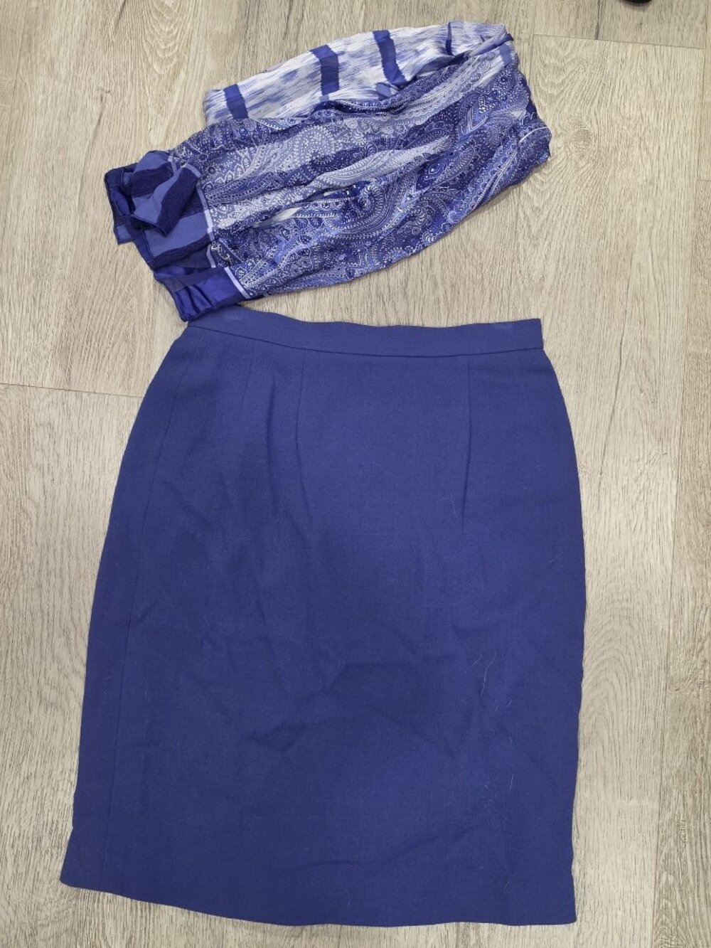Carlisle Blue Wool Pencil Skirt & Paisley Scarf Set Size 8 classic classy fall